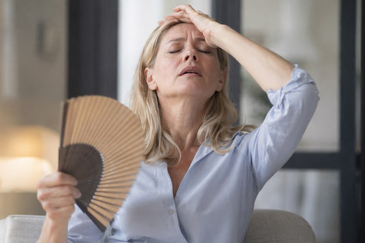 Ménopause et hormones : 7 solutions naturelles pour traverser cette transition avec sérénité O'bio Shop